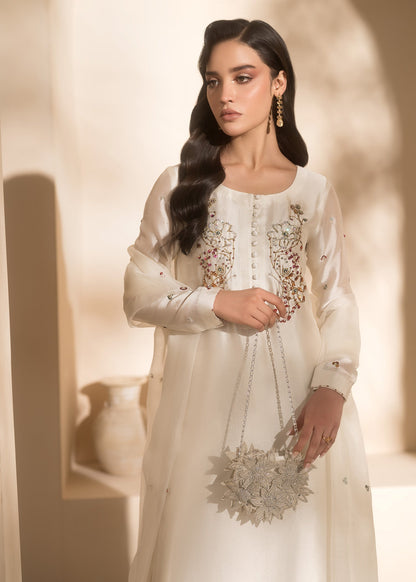 Mahum Asad | Breaking the Bar | Gloss