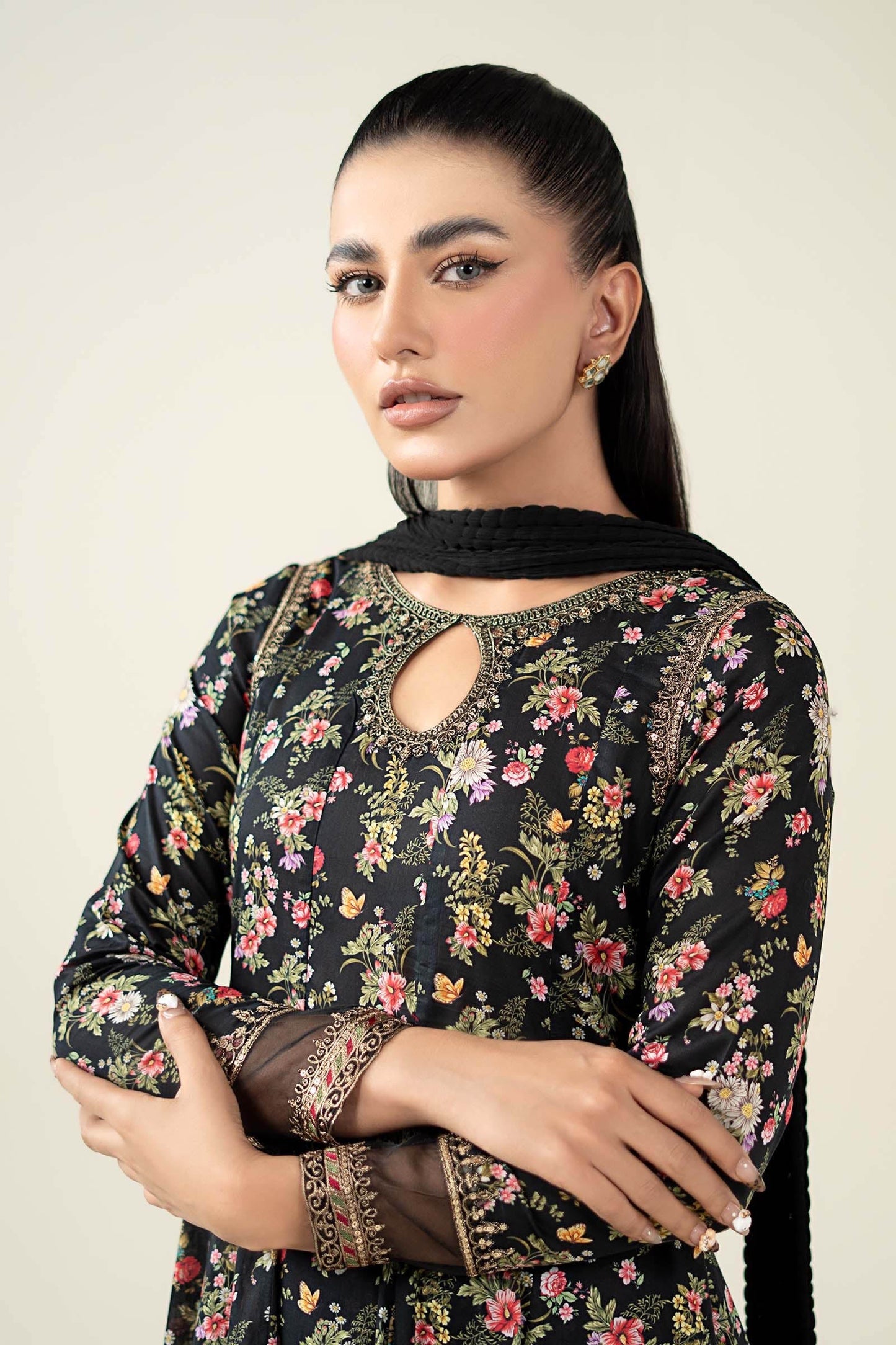 Maria B | Luxury Winter Pret 25 | DW-EA24-81R1-Black