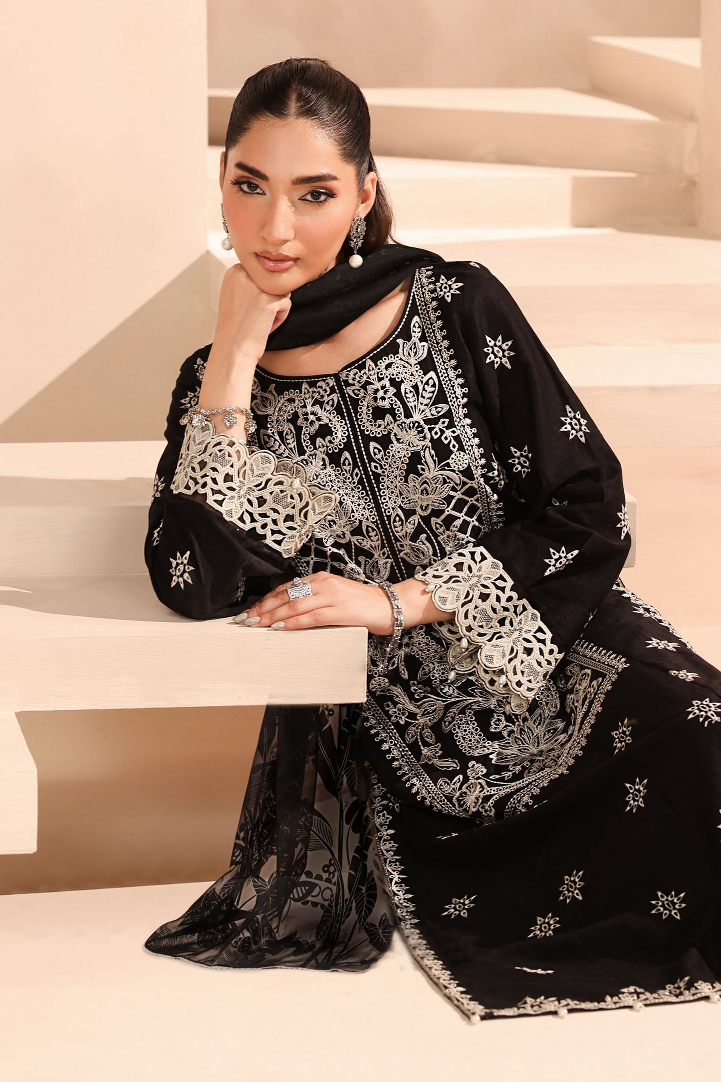 Maria B | Luxury Winter Pret 25 | DW-MN25-06-Black