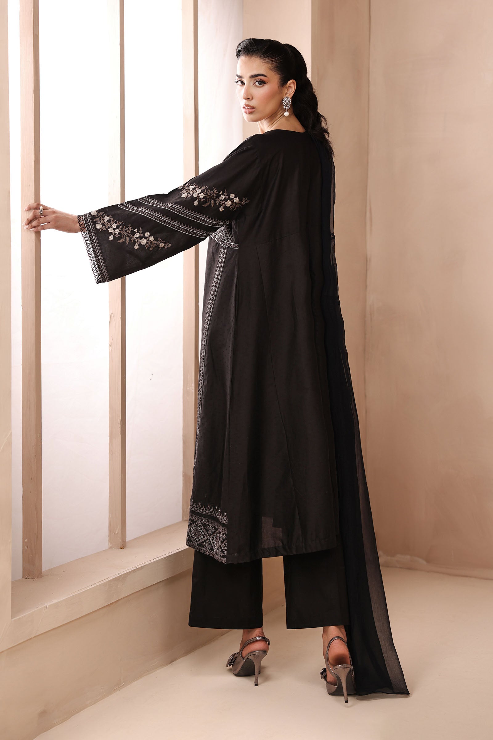 Maria B | Luxury Winter Pret 25 | DW-MN25-10-Black