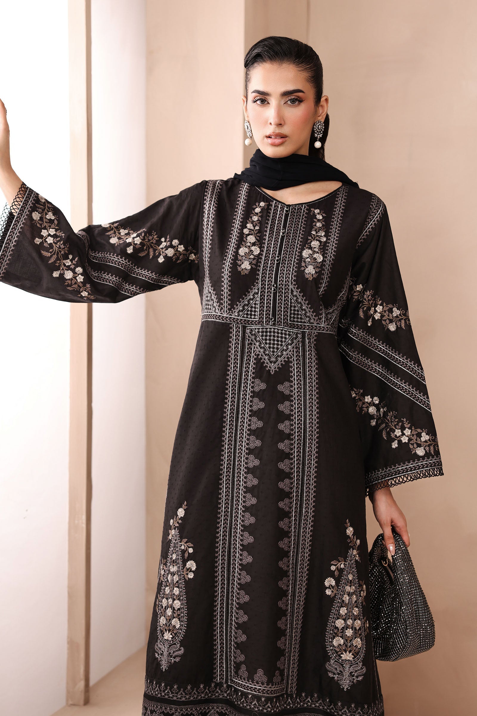Maria B | Luxury Winter Pret 25 | DW-MN25-10-Black