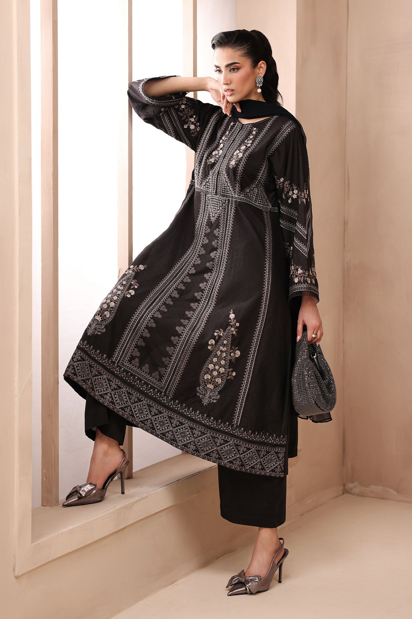 Maria B | Luxury Winter Pret 25 | DW-MN25-10-Black