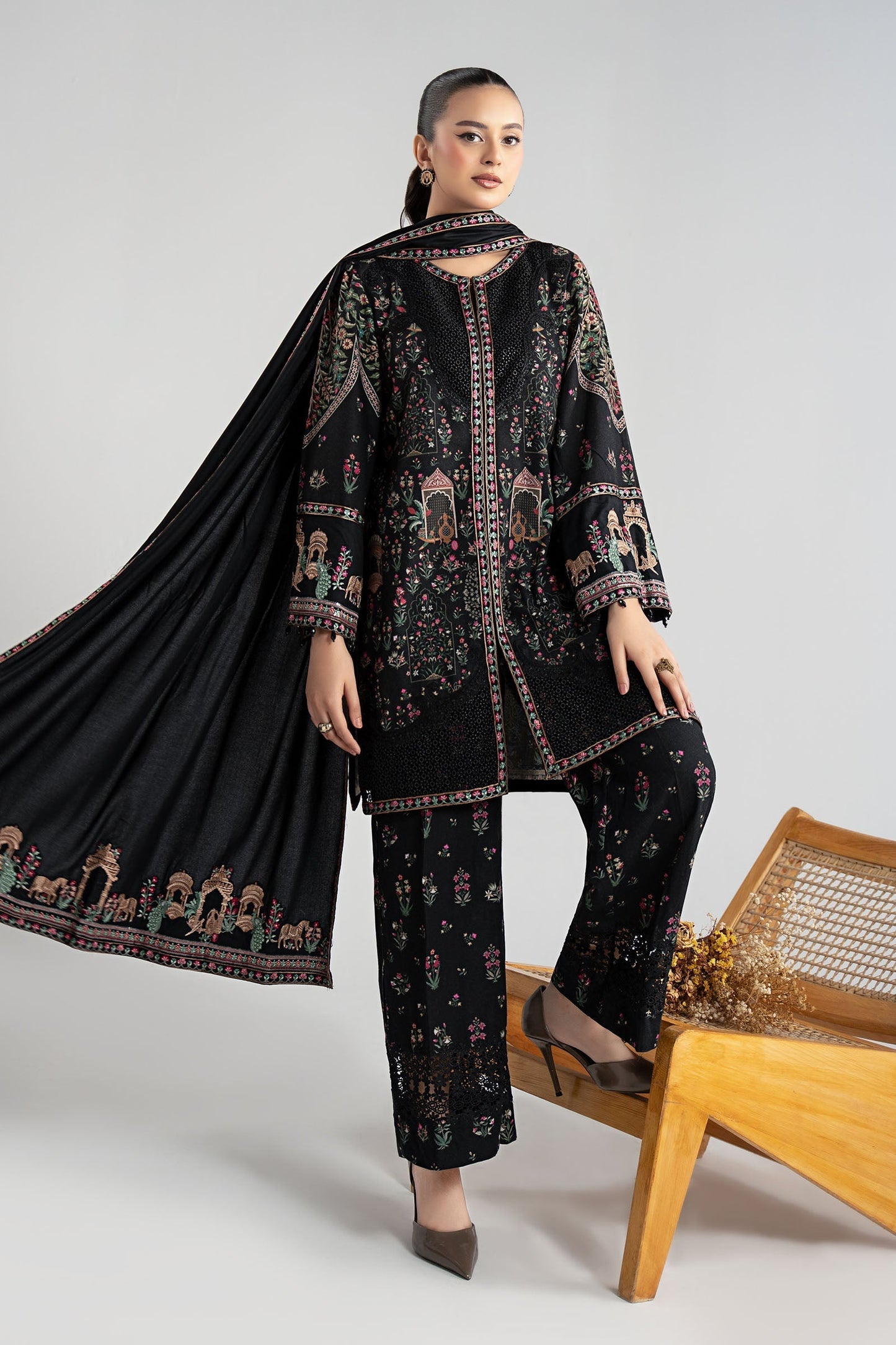 Maria B | Luxury Winter Pret 25 | DW-W25-35-Black