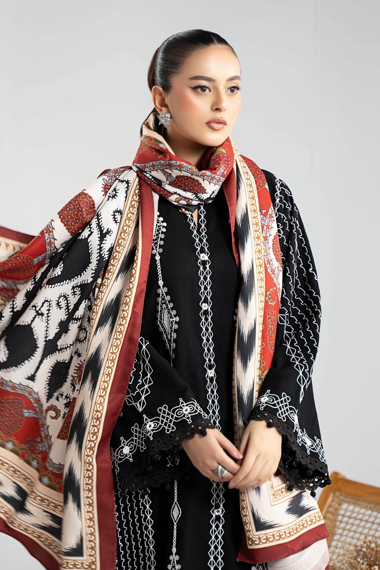 Maria B | Luxury Winter Pret 25 | DW-W25-51-Black