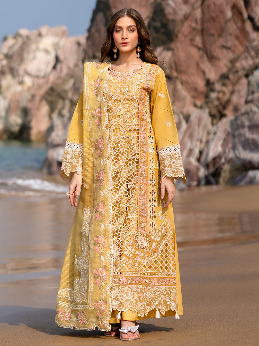 Mahnur | Sirena Luxury Lawn 25 | Dahlia - House Of Anaya