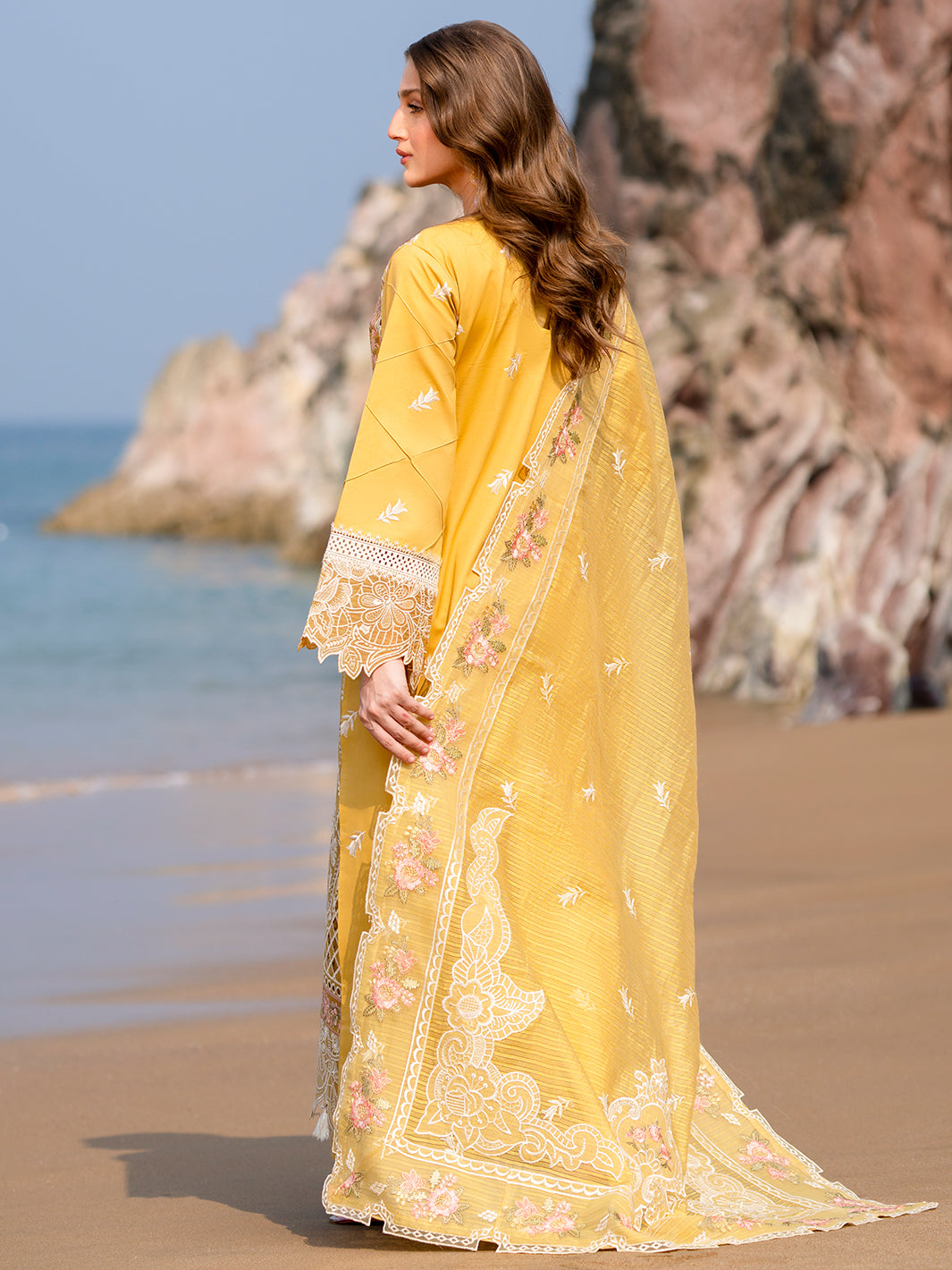 Mahnur | Sirena Luxury Lawn 25 | Dahlia - House Of Anaya