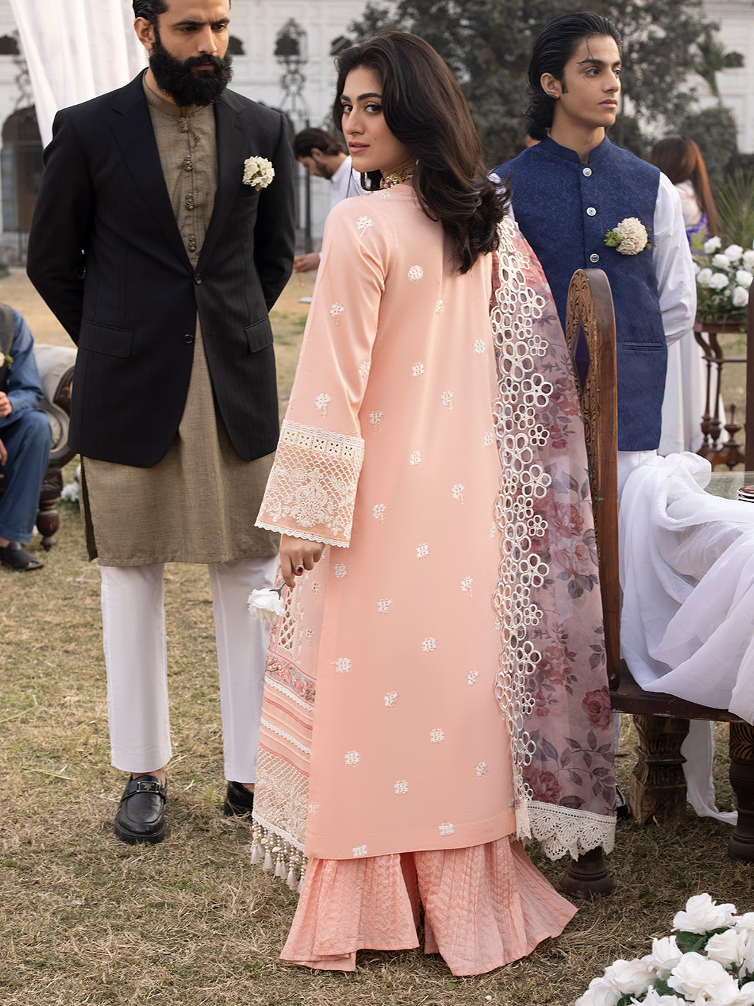 Mahnur | Mahrukh Luxury Lawn 24 | DAISY - House Of Anaya