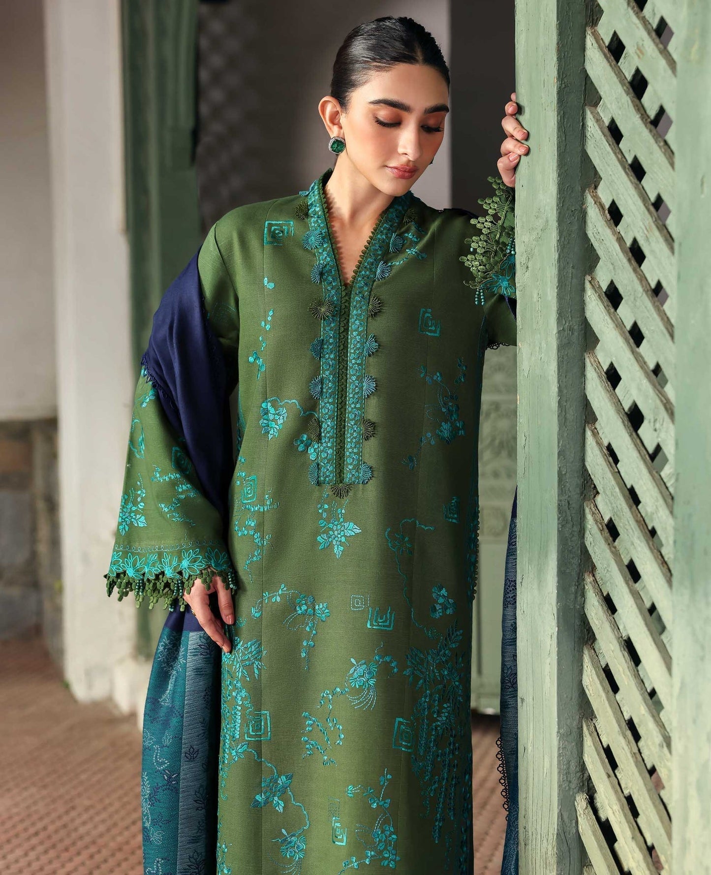 Republic Womenswear | Amaris Luxury Shawl 25 | Elysia