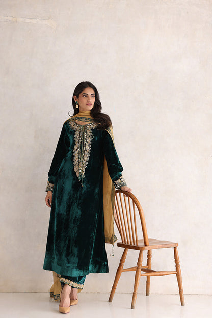 Sana Abbas | Velvet Formals | ESRA - House Of Anaya