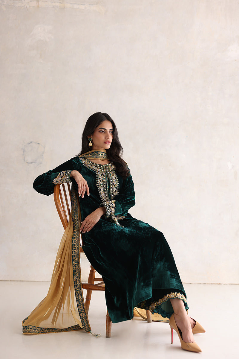 Sana Abbas | Velvet Formals | ESRA - House Of Anaya
