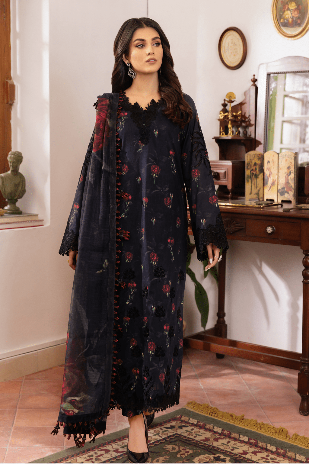 IZNIK Dastaan Premium Embroidered Lawn 3Pc Suit IDL-04 DIMAH