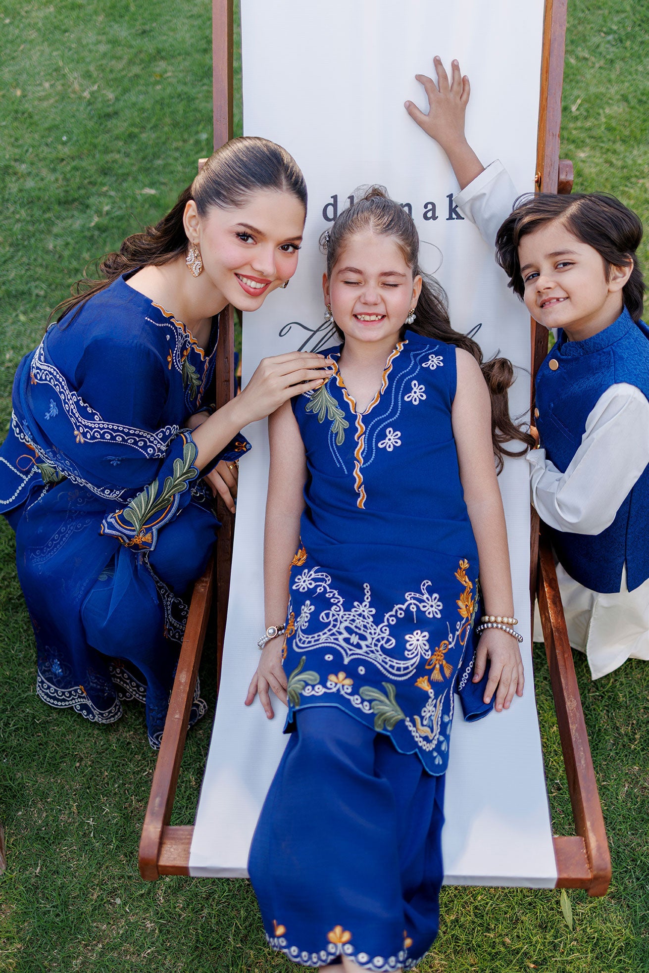 Dhanak | Signature Pret | ROYAL BLUE 2PCS EMBROIDERED KURTA WITH TROUSER