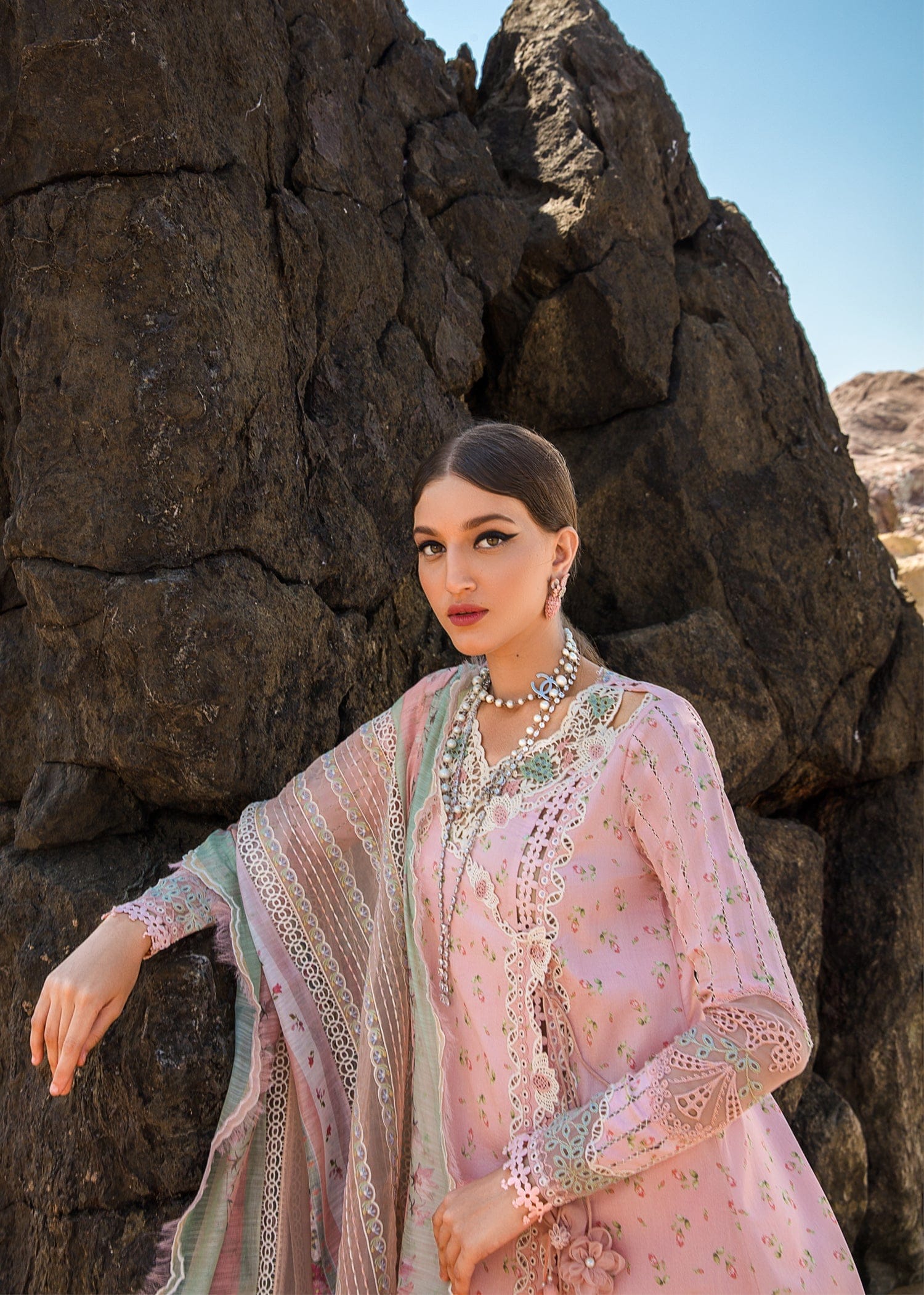 CRIMSON LUXURY LAWN SUMMER POSETTES - D2 A - Riwayat-e-khas