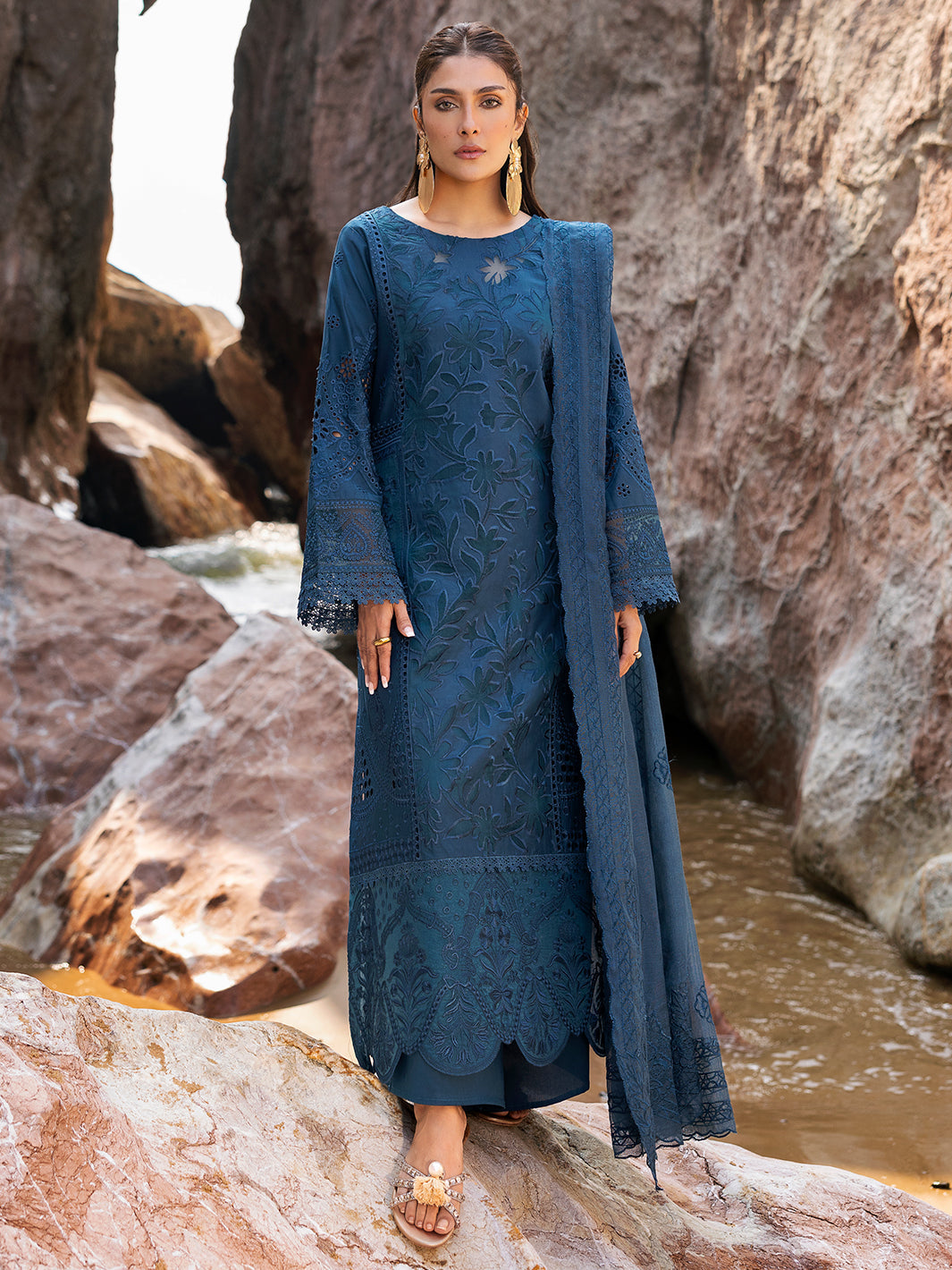 Mahnur | Sirena Luxury Lawn 25 | Iris - House Of Anaya