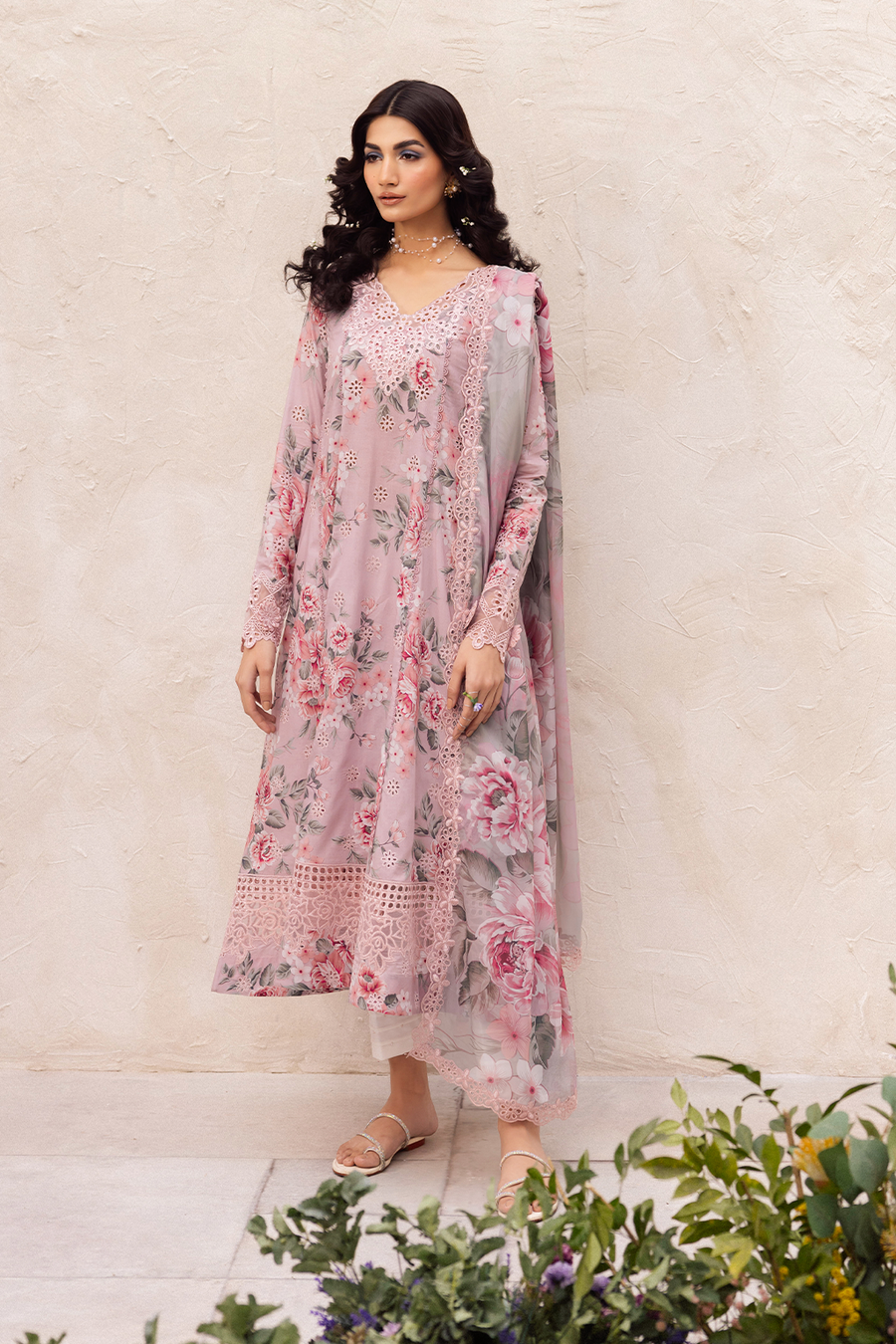 Iznik | Dahlia Embroidered Lawn | DL-09 - House Of Anaya