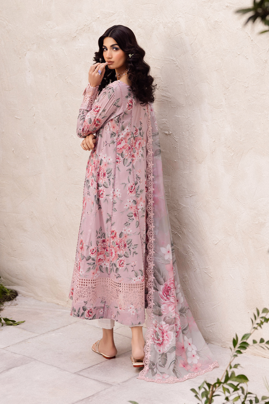 Iznik | Dahlia Embroidered Lawn | DL-09 - House Of Anaya