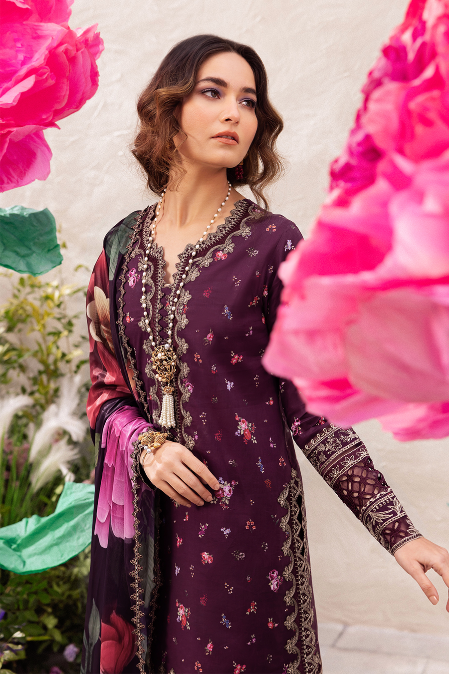 Iznik | Dahlia Embroidered Lawn | DL-06 - House Of Anaya