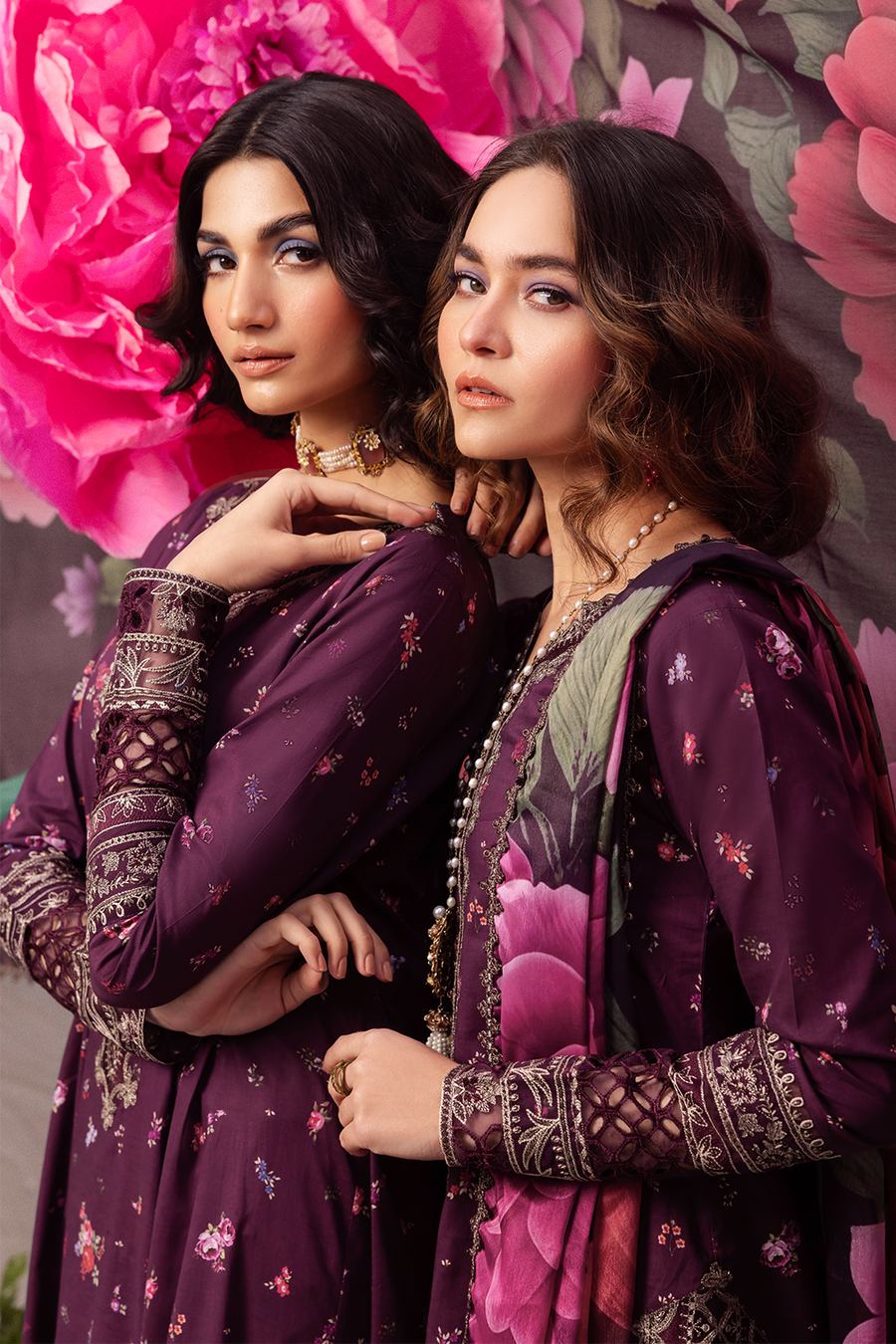 Iznik | Dahlia Embroidered Lawn | DL-06 - House Of Anaya