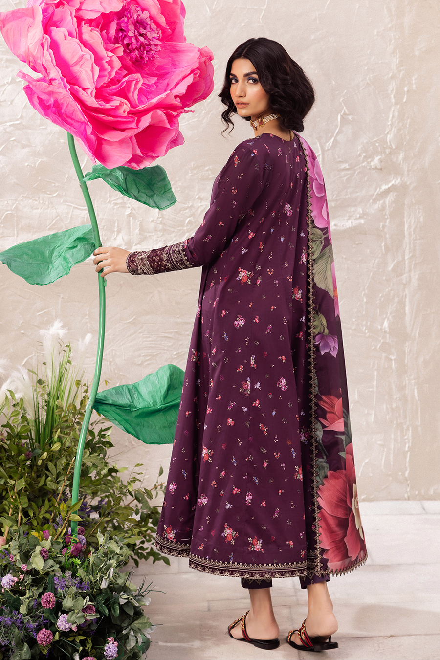 Iznik | Dahlia Embroidered Lawn | DL-06 - House Of Anaya