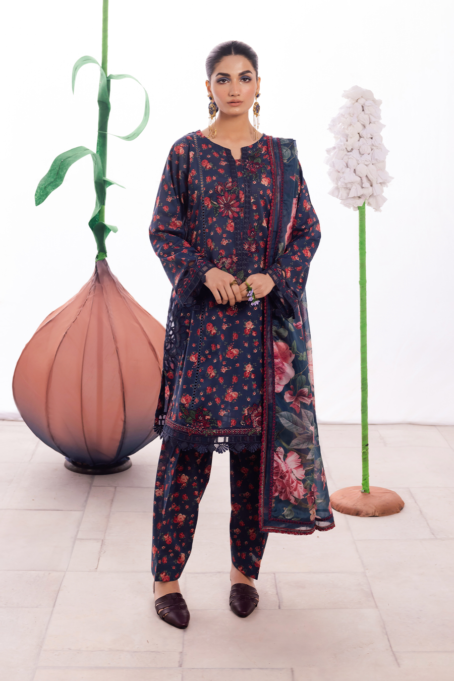Iznik | Dahlia Embroidered Lawn | DL-07 - House Of Anaya