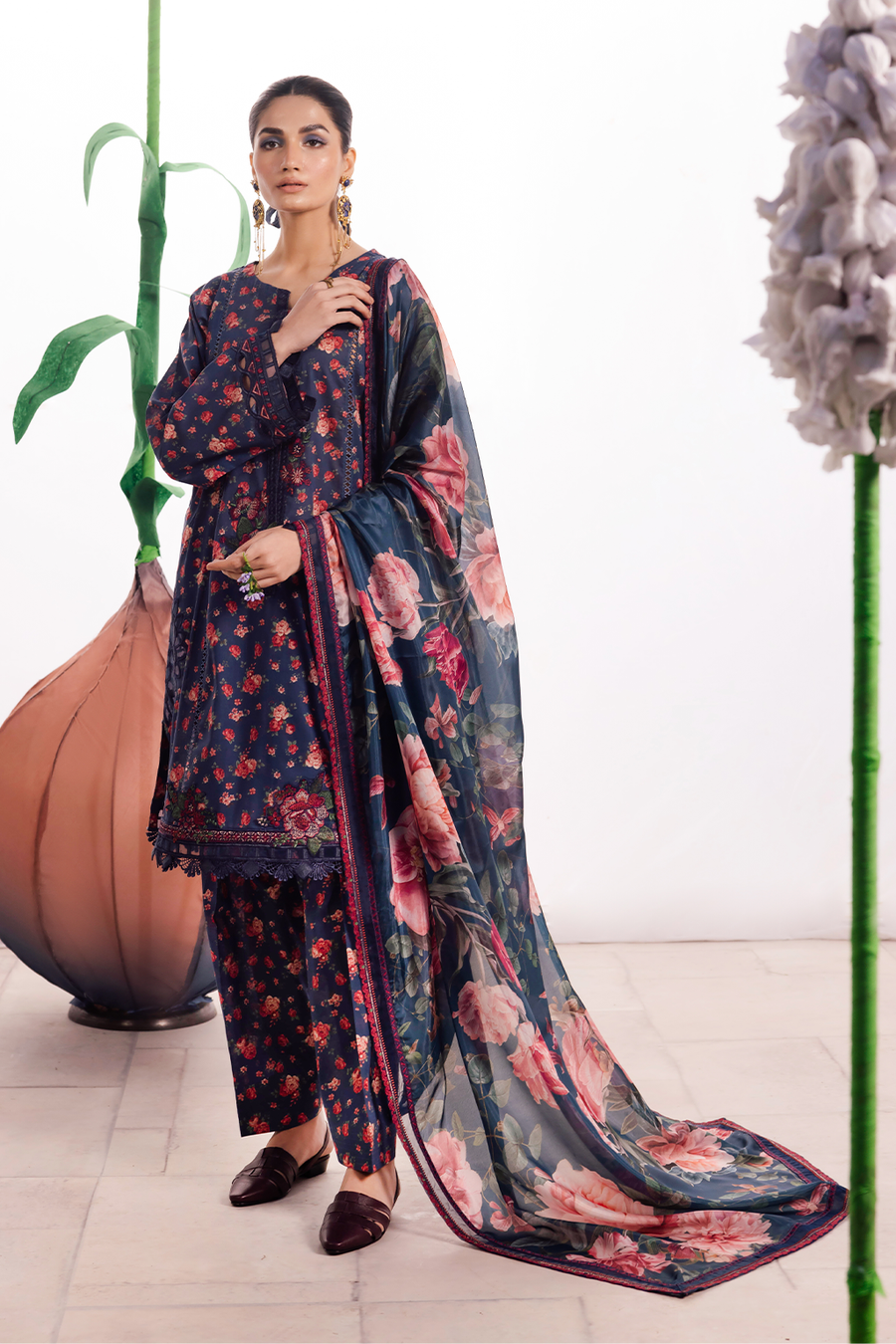 Iznik | Dahlia Embroidered Lawn | DL-07 - House Of Anaya