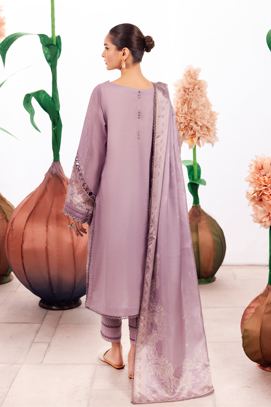 Iznik | Dahlia Embroidered Lawn | DL-04 - House Of Anaya