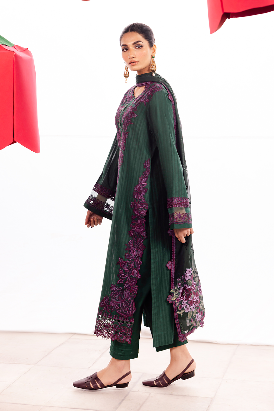 Iznik | Dahlia Embroidered Lawn | DL-02 - House Of Anaya