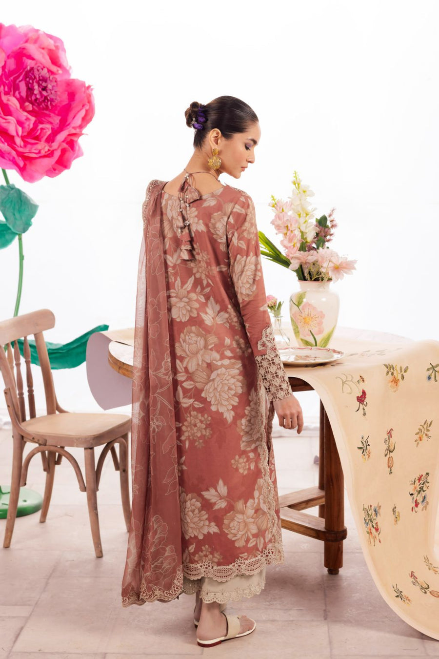 Iznik | Dahlia Embroidered Lawn | DL-12 - House Of Anaya