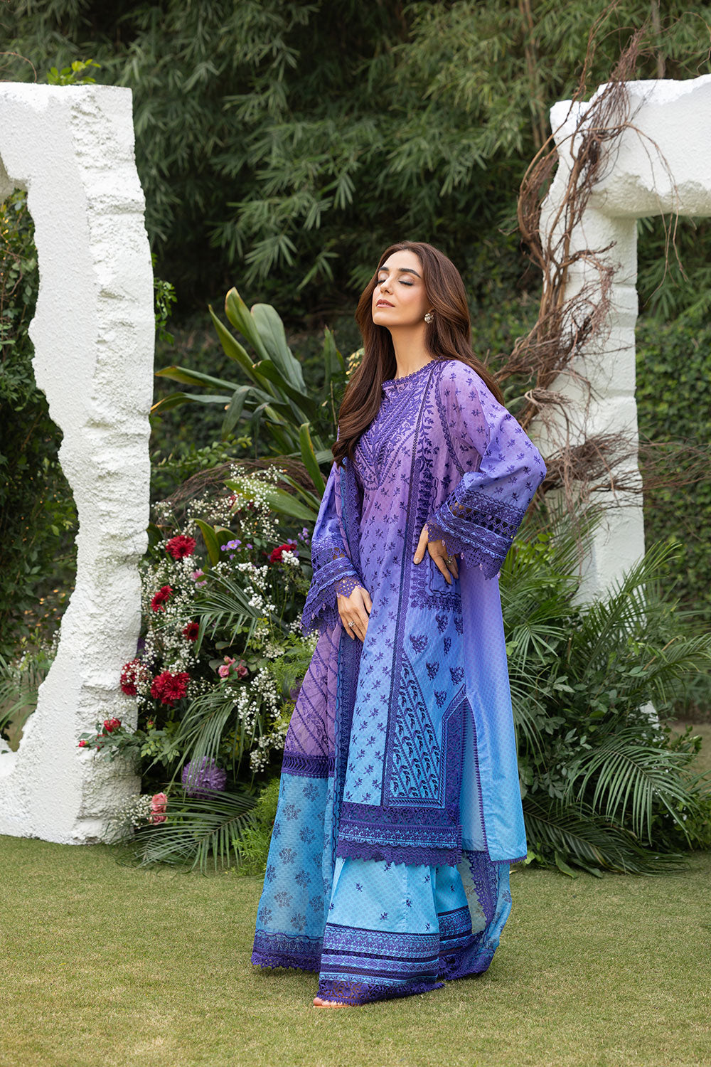 Sobia Nazir | Luxury Lawn 25 | 12B - House Of Anaya
