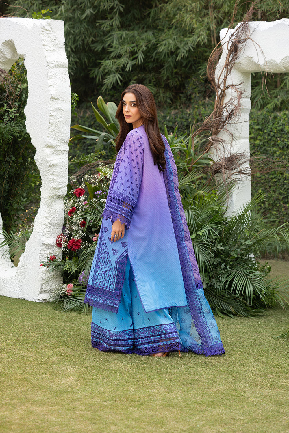 Sobia Nazir | Luxury Lawn 25 | 12B - House Of Anaya
