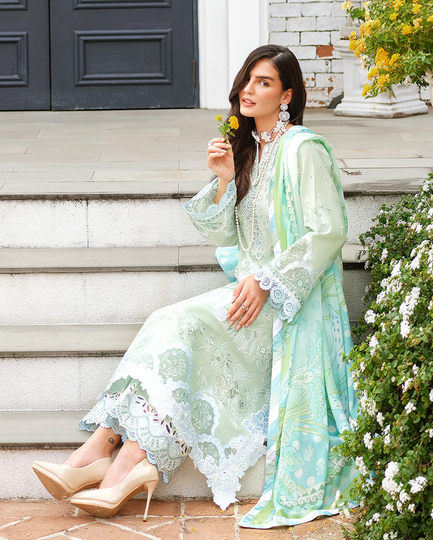 Mushq | Amoi Luxury Lawn | Love Escape