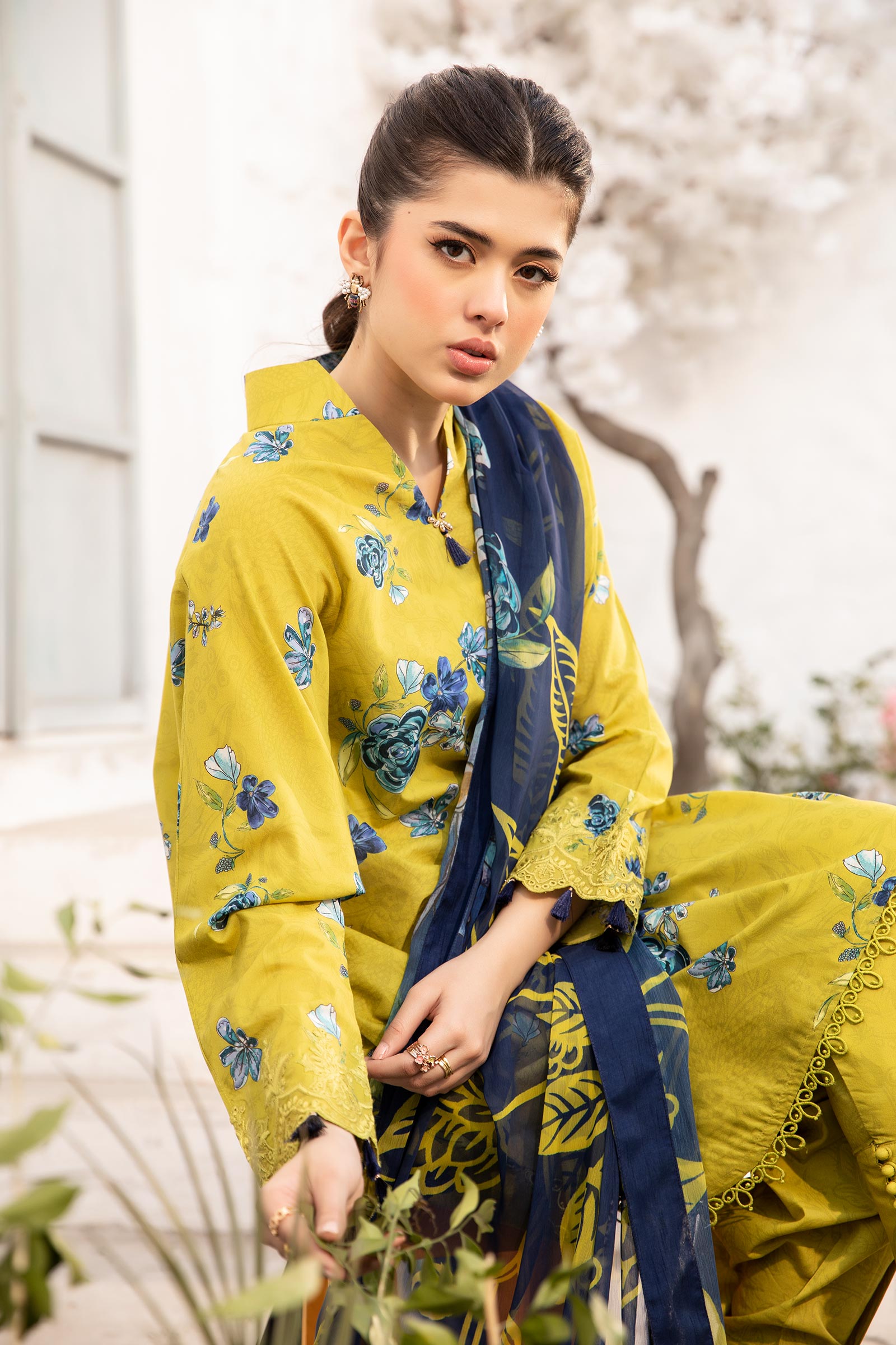 Maria B | M Basic Summer Lawn 25 | MB-CUS25-702A