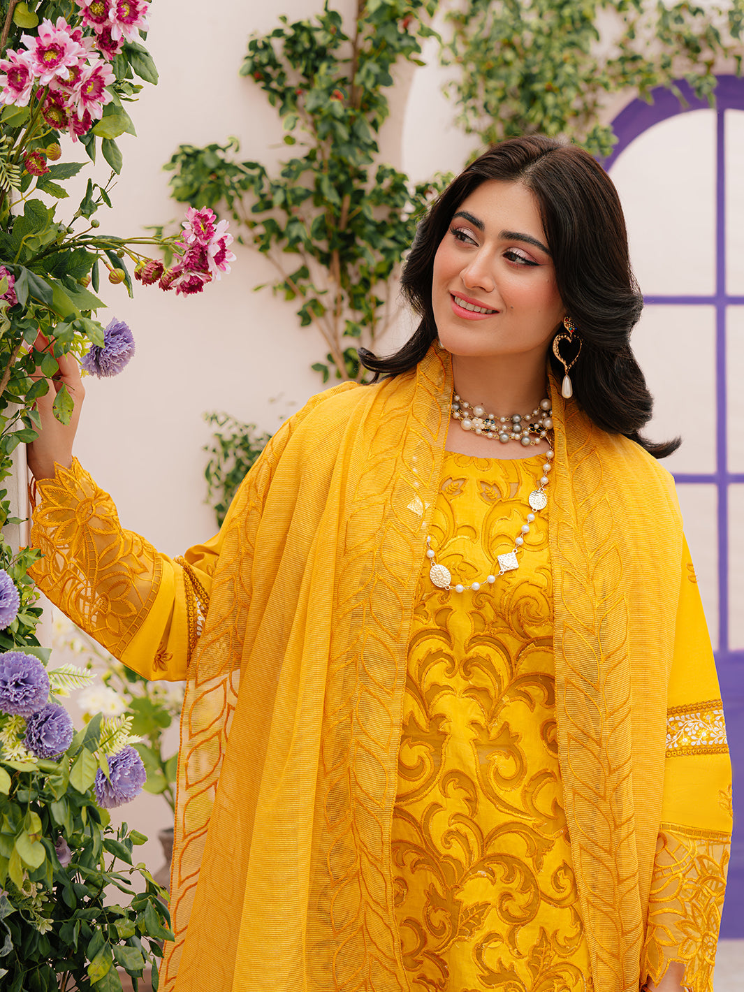 Mahnur | Allenura Luxury Lawn 24 | MERIDIAN - House Of Anaya