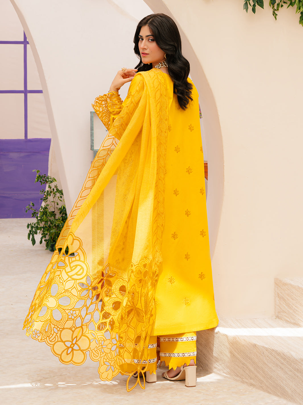 Mahnur | Allenura Luxury Lawn 24 | MERIDIAN - House Of Anaya
