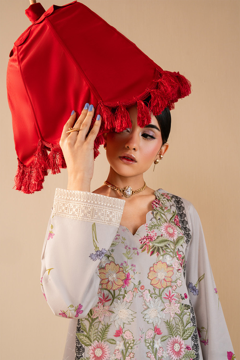 Maryum N Maria | Floren Lawn |   DAISY