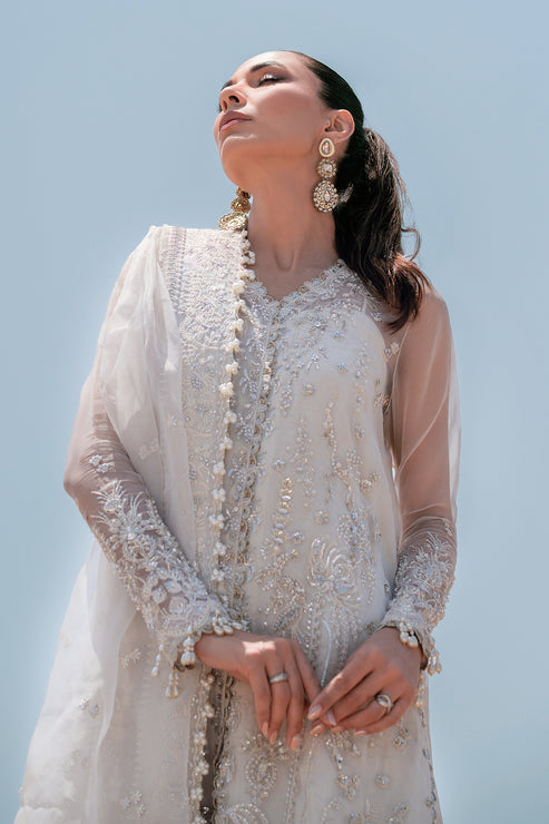 Emaan Adeel | Kamari Reveuse Wedding Formals | NOVA
