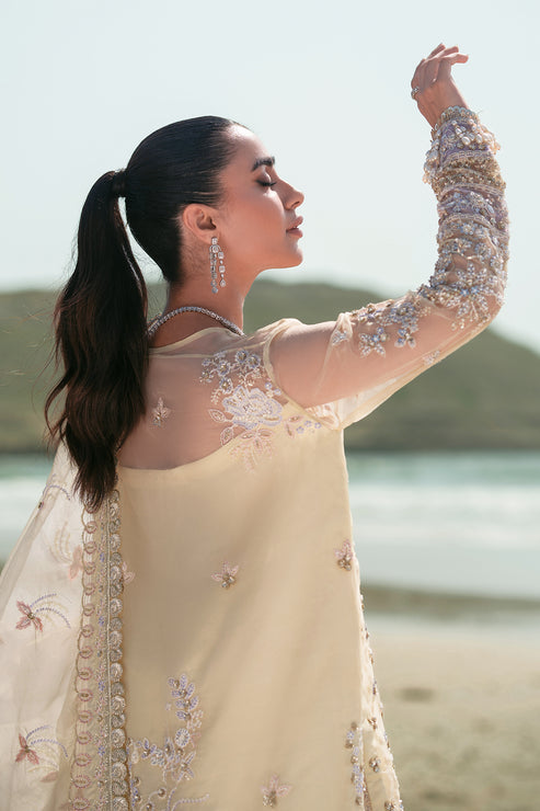 Emaan Adeel | Kamari Reveuse Wedding Formals | ELLE