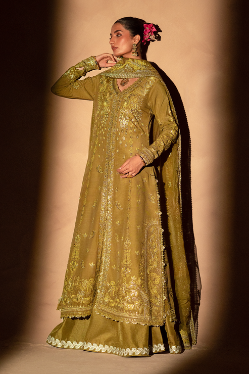 Emaan Adeel | Selene Formals | AURELIA