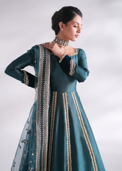 Mehak Yaqoob | Enchante The Luxe Edit | Zircone