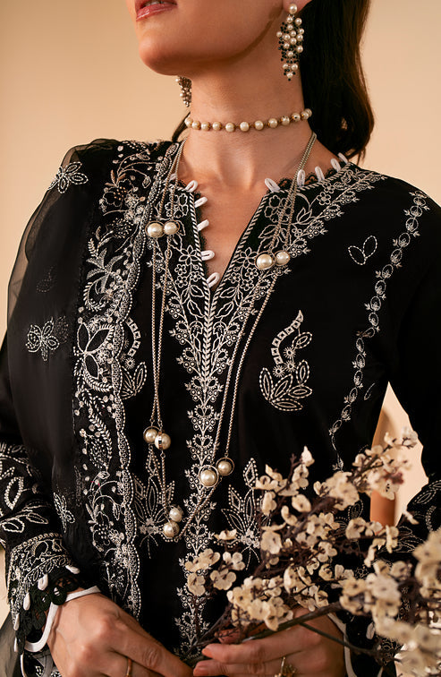 Emaan Adeel | Navaeh Luxury Pret | MIRA - House Of Anaya