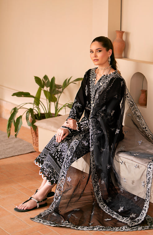 Emaan Adeel | Navaeh Luxury Pret | MIRA - House Of Anaya