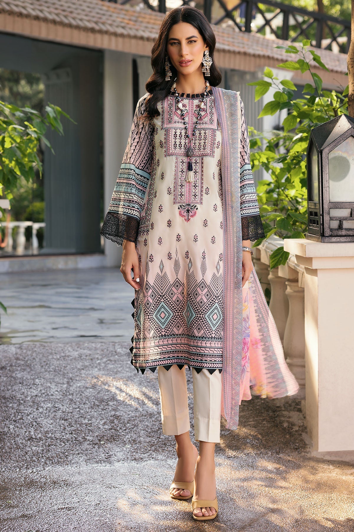 Motifz | Amal Luxury Lawn | 3293