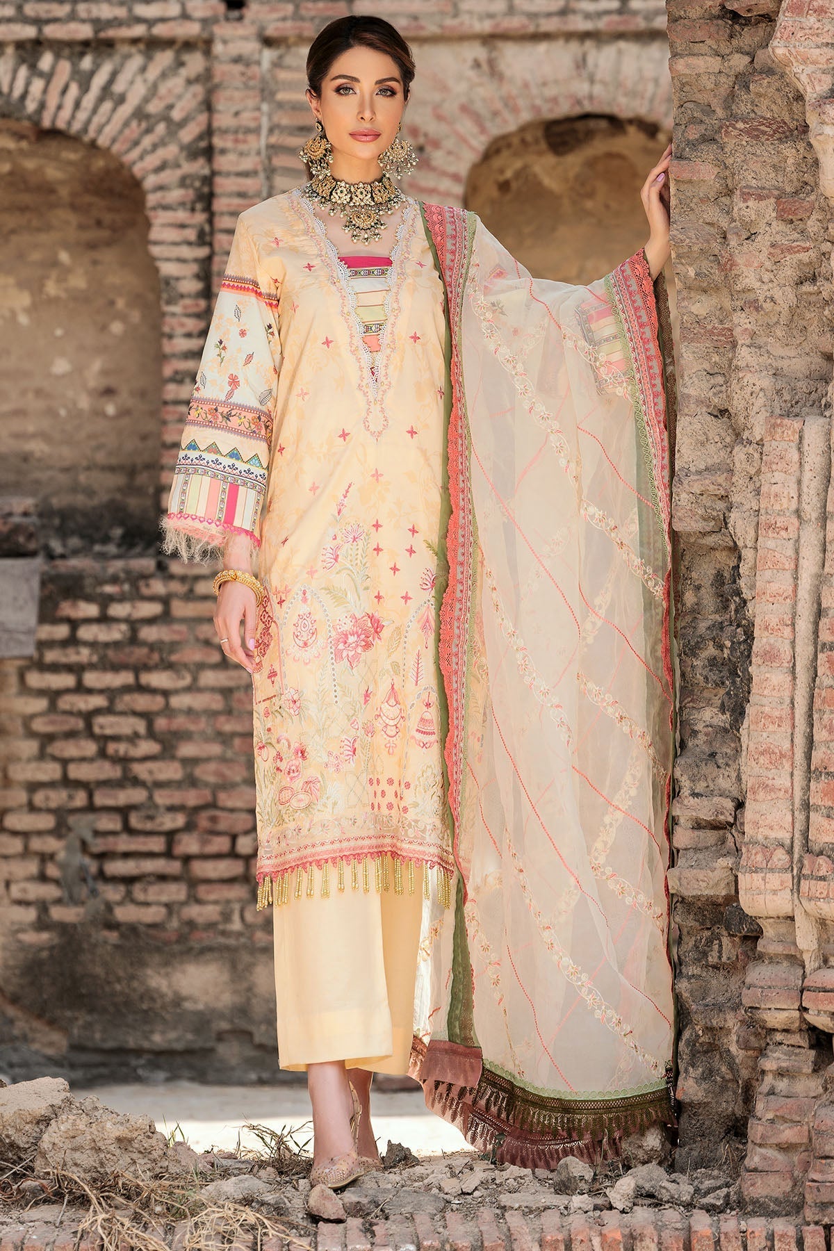 Motifz | Amal Luxury Lawn | 3301