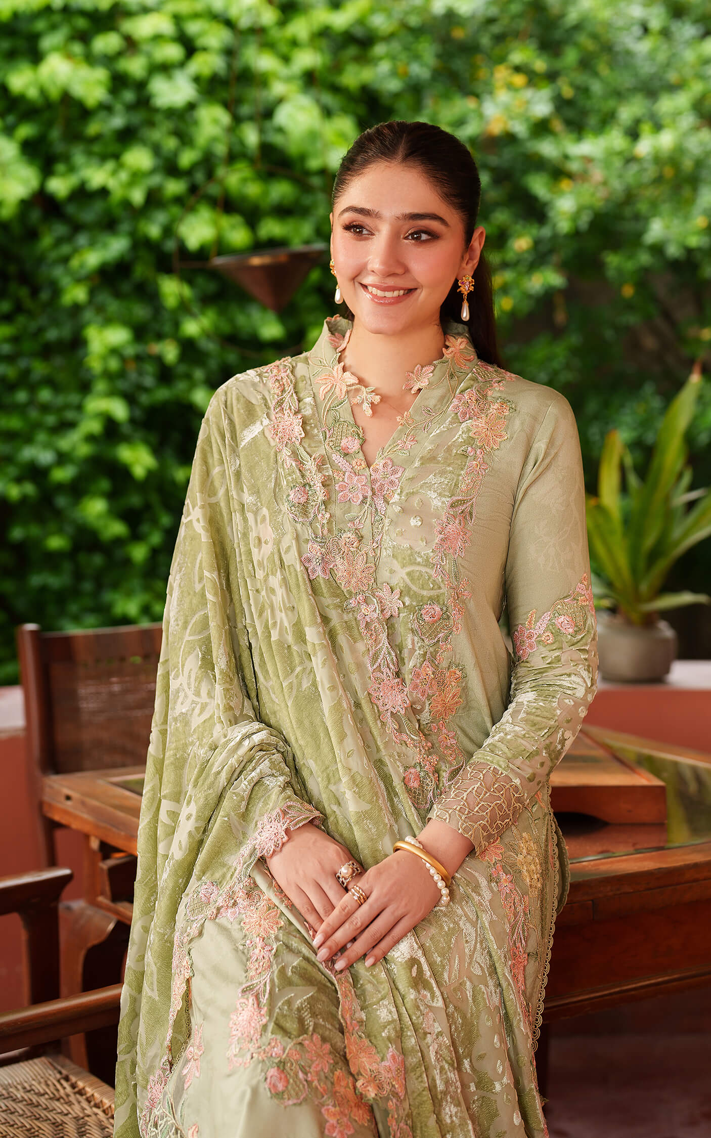 Asifa and Nabeel | Pashmina Luxe 25 | Noir LWC25-04