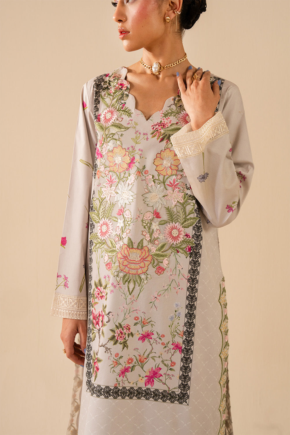 Maryum N Maria | Floren Lawn |   DAISY