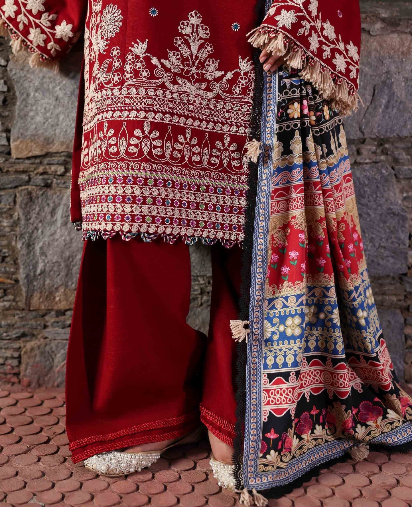 Republic Womenswear | Amaris Luxury Shawl 25 | Orlena