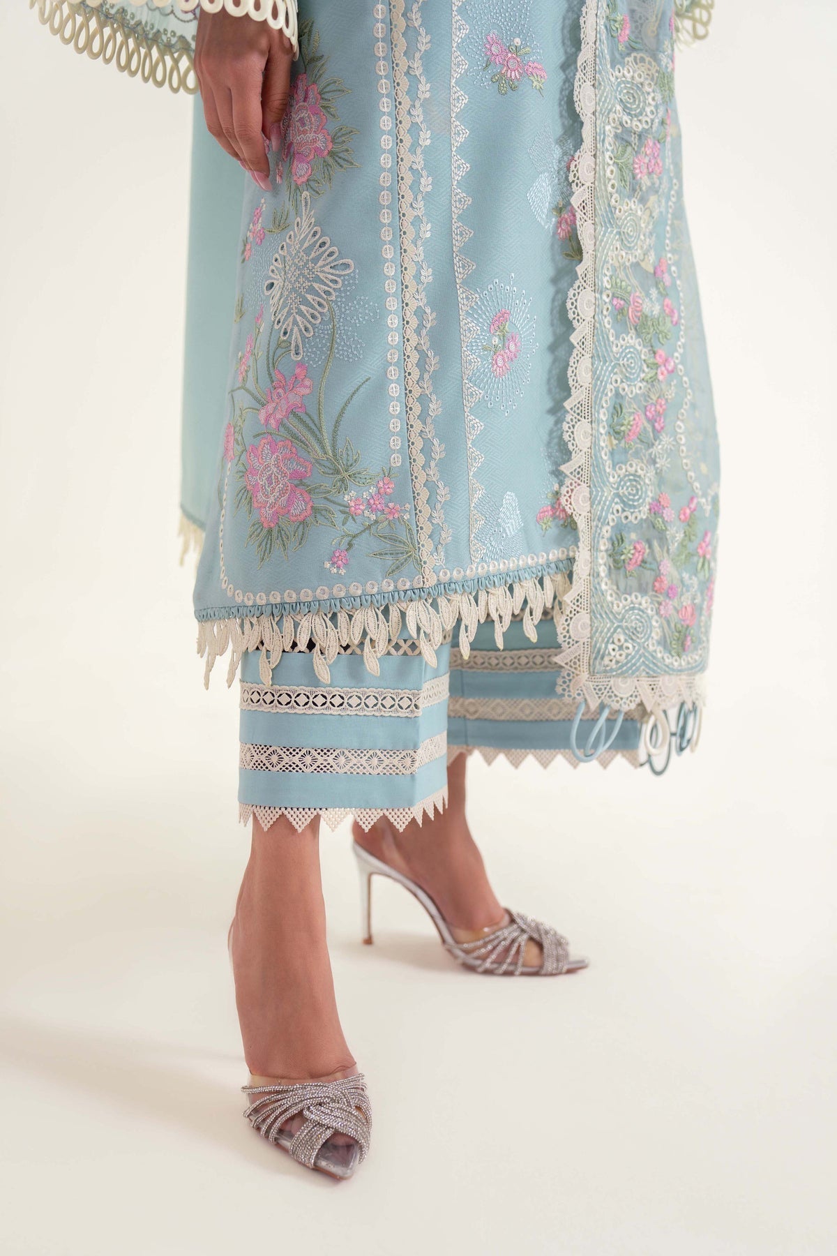 Sable Vogue | Luxury Lawn 25 | SL-06-25-V2