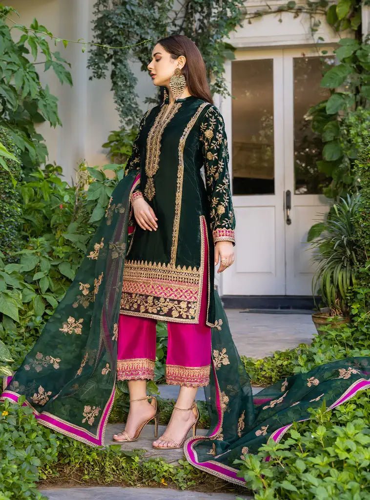 Zainab Chottani | Stitched Velvet 2022 | Pareeshay - House Of Anaya