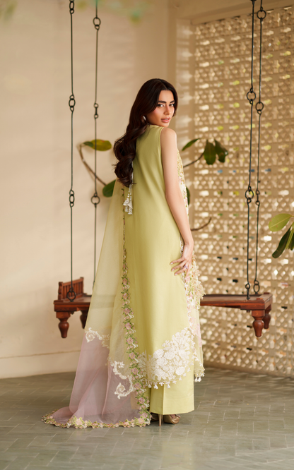 Asifa and Nabeel | Versa Luxury Lawn 26 | Heirloom VUL26-03