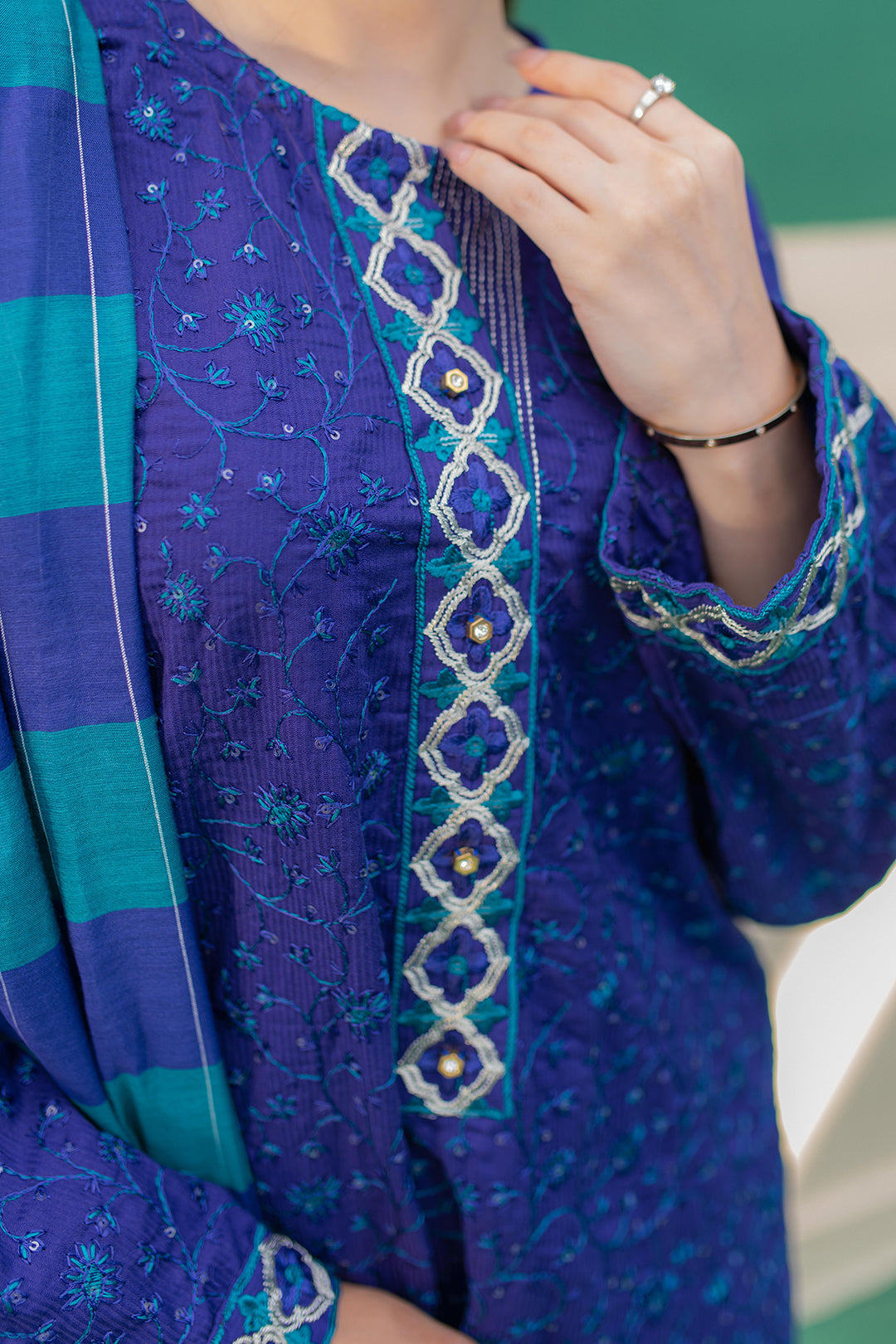 Zellbury | Summer Pret | Embroidered Kurta Dupatta Trouser - 2004 - Libasekhas